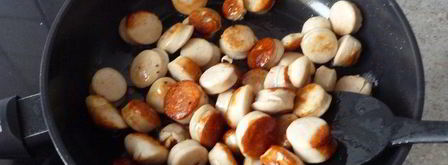 гуляш из перца и жареных колбасок. Шаг 5