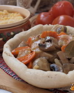 Гуляш из шампиньонов с луком и морковью