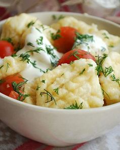 Картофельные ньокки с помидорами черри и зеленью