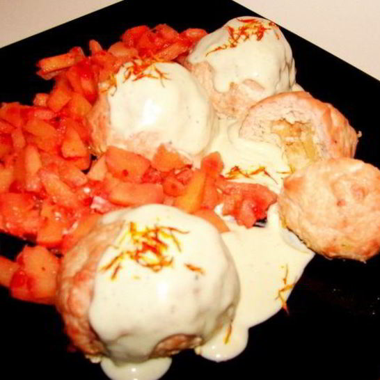 Рецепт котлет из индейки с айвой под голубым соусом и шафраном