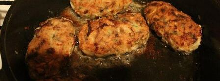 котлеты сюрприз с грибами и сыром. Шаг 8