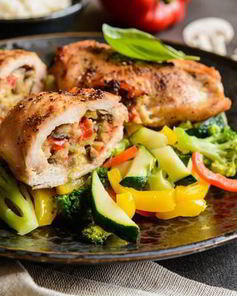 Куриные котлеты с начинкой из артишоков в мультиварке