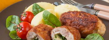 куриные котлеты с сырным зеленым маслом. Шаг 16