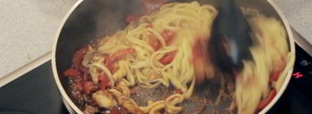 лапша с курицей и овощами. Шаг 18