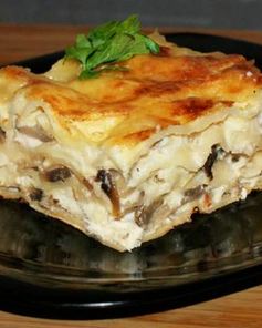 Лазанья с тушеной в вине курицей