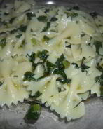 Бабочки с жареным шпинатом