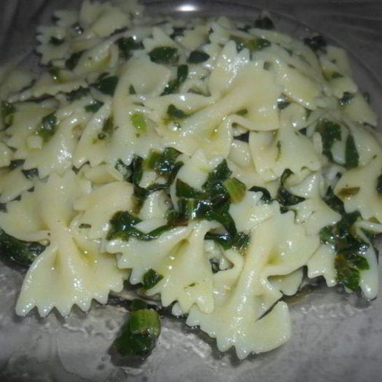 Рецепт бабочек с жареным шпинатом