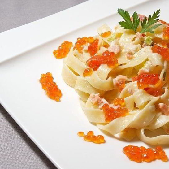 Рецепт пасты с красной рыбой и красной икрой