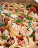 Паста с креветками и томатами