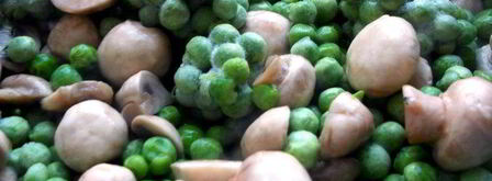 паста, запеченная с шампиньонами, зеленым горошком и сливочно-творожным соусом. Шаг 3