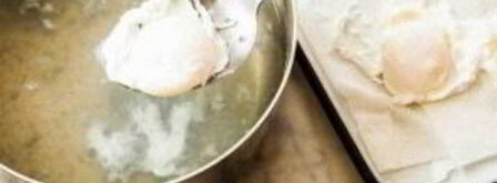 спагетти с беконом, томатами и яйцом-пашот. Шаг 4