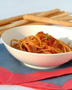 Спагетти с вялеными помидорами, апельсиновой цедрой и панировочными сухарями