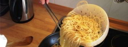 спагетти с жареным беконом и сырно-яичным соусом. Шаг 8