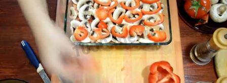 картошка по-французски с фаршем помидорами грибами. Шаг 10