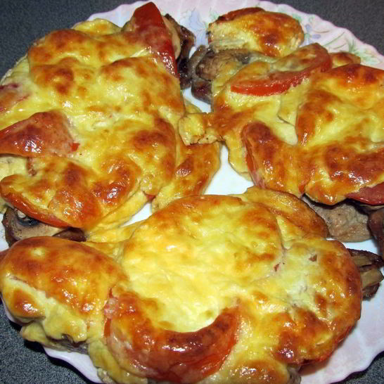 Рецепт мяса по-французски на сковороде с грибами