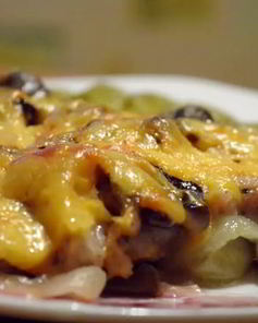 Мясо по-французски с грибами и сыром