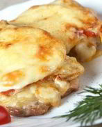 Мясо по-французски с помидорами