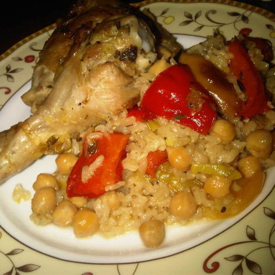 Рецепт ароматной курицы с горохом нут и бурым рисом