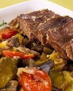 Баранина с овощами запеченная