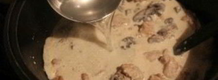 куриная грудка с шампиньонами в сливках. Шаг 17