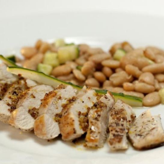 Рецепт куриного филе с белой фасолью и горчично-винным соусом