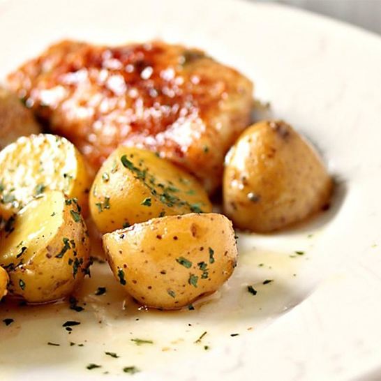 Рецепт куриных бедрышек с картошкой в духовке