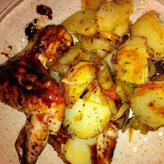 Рецепт куриных крылышек в соево-медовом соусе с картофелем и орегано