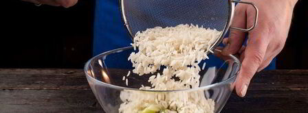 курица, фаршированная рисом и яблоками. Шаг 5