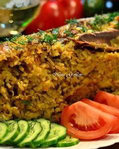 Пекинская уточка карри, фаршированная рисом, сыром и грибами