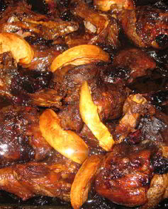 Утка кусочками с яблоками