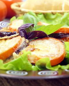 Баклажаны с помидорами и сыром Меладжо