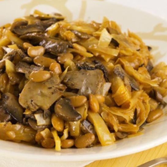 Рецепт капусты, тушеной с овощами и грибами
