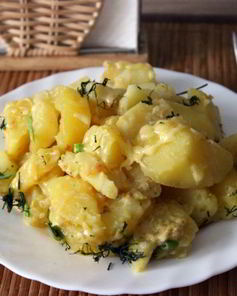 Картофель тушеный в молоке с сыром и зеленью
