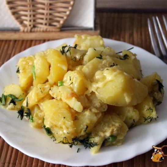 Рецепт картофеля тушеного в молоке с сыром и зеленью