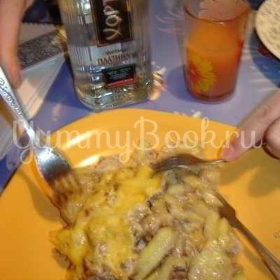 Рецепт картофеля запеченного с мясом и грибами в сметане