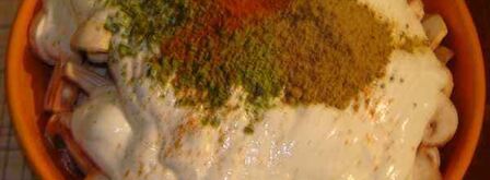 картофель запеченный с мясом и грибами в сметане. Шаг 13