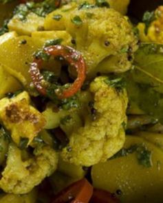 Тушеный картофель с цветной капустой
