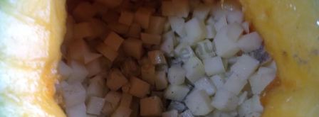 тыква запеченная с курицей и яблоками. Шаг 4