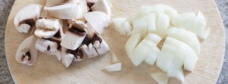 жареные огурцы с грибами. Шаг 4