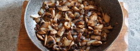 жареные огурцы с грибами. Шаг 6