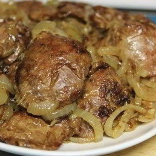Рецепт куриной печени, обжаренной в муке с луком