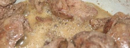 куриная печень в медовом соусе со шпинатом. Шаг 4