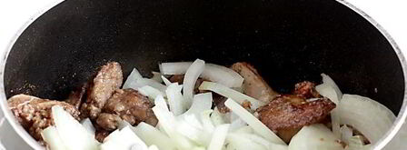 куриная печень жареная с луком. Шаг 9