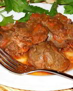 Печень тушеная в томатном соку