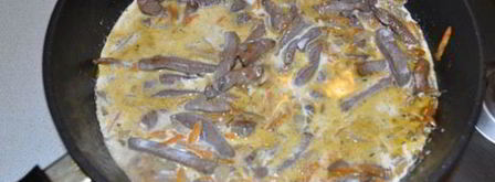 печень, тушенная в сливках. Шаг 6