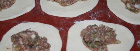 мини-хинкали с говядиной, пекинской капустой и соевым соусом. Шаг 6