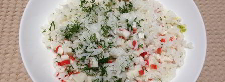 жареные пельмени с рисом и крабовыми палочками. Шаг 4