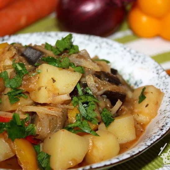 Рецепт картофельного рагу с баклажанами и перцем