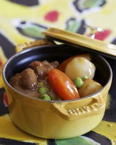 Рождественское мясное рагу с зеленым горошком