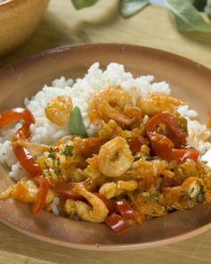 Креветки с овощами и брынзой